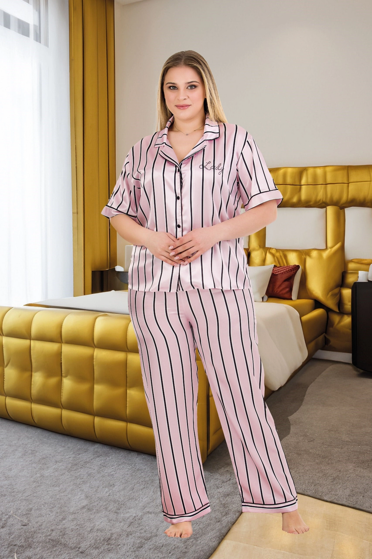 Büyük Beden Şık Tasarım Pembe Çizgili Düğmeli Kısa Kol Lüx Saten Pijama Takımı - Siyah - KLBN31202