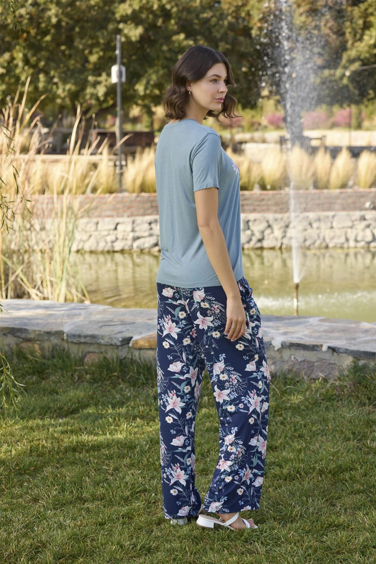 Çiçek ve Yaprak Desenli ve Baskılı Pijama Takımı - KLBN29164