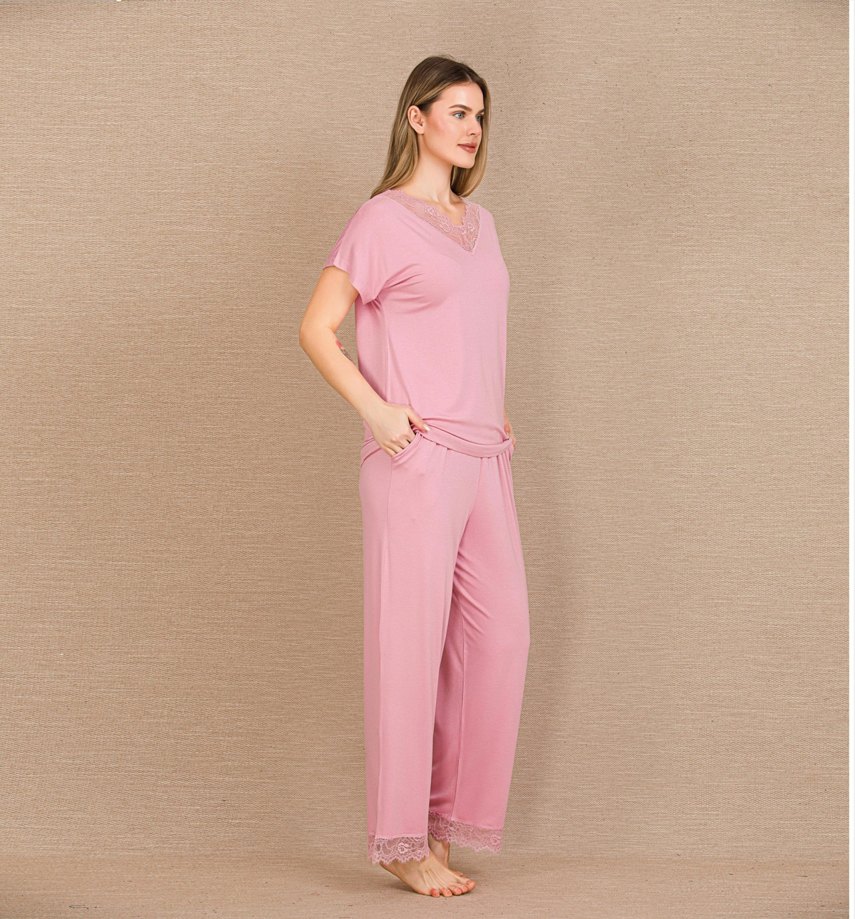 Viskon Şık Tasarım İşlemeli Dantelli Kısa Kol Pijama Takımı - Pembe - KLBN31259