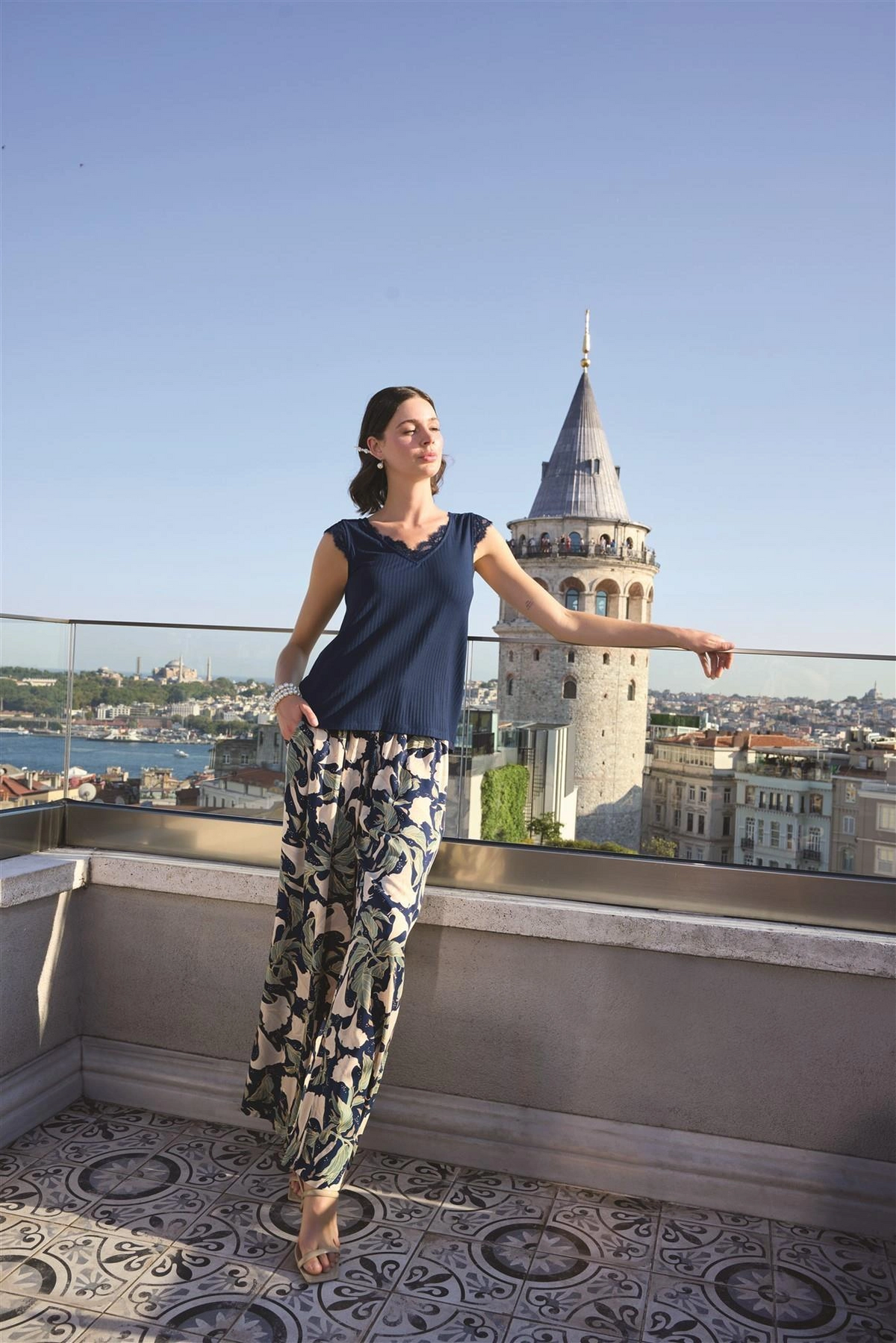 Yaprak Desenli ve Dantelli 3'lü Pijama Takımı - KLBN29187