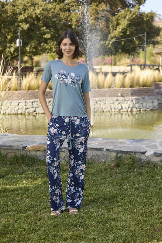 Çiçek ve Yaprak Desenli ve Baskılı Pijama Takımı - KLBN29164