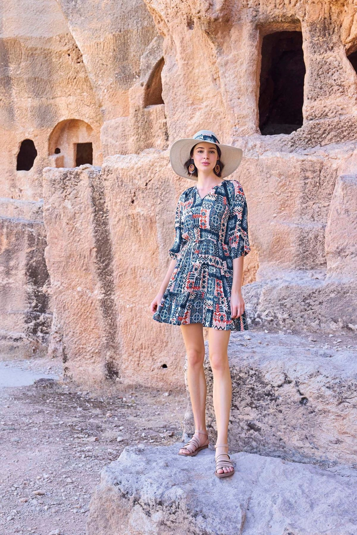 Etnik Desenli Truvakar Kollu V Yaka Elbise - KLBN28945