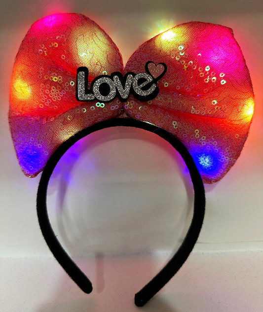 Led Işıklı 3 Farklı Fonksiyonda Yanan Gümüş Love Yazılı Fuşya Pembe Fiyonk Taç 20X17 cm (4887)