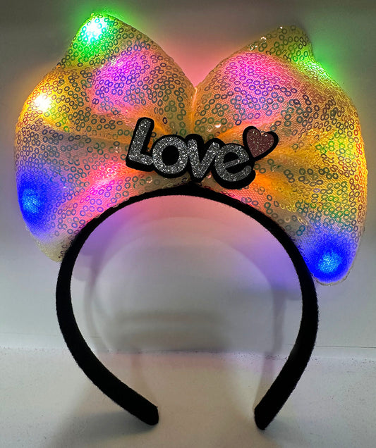 Led Işıklı 3 Farklı Fonksiyonda Yanan Gümüş Love Yazılı Sarı Fiyonk Taç 20X17 cm (4887)