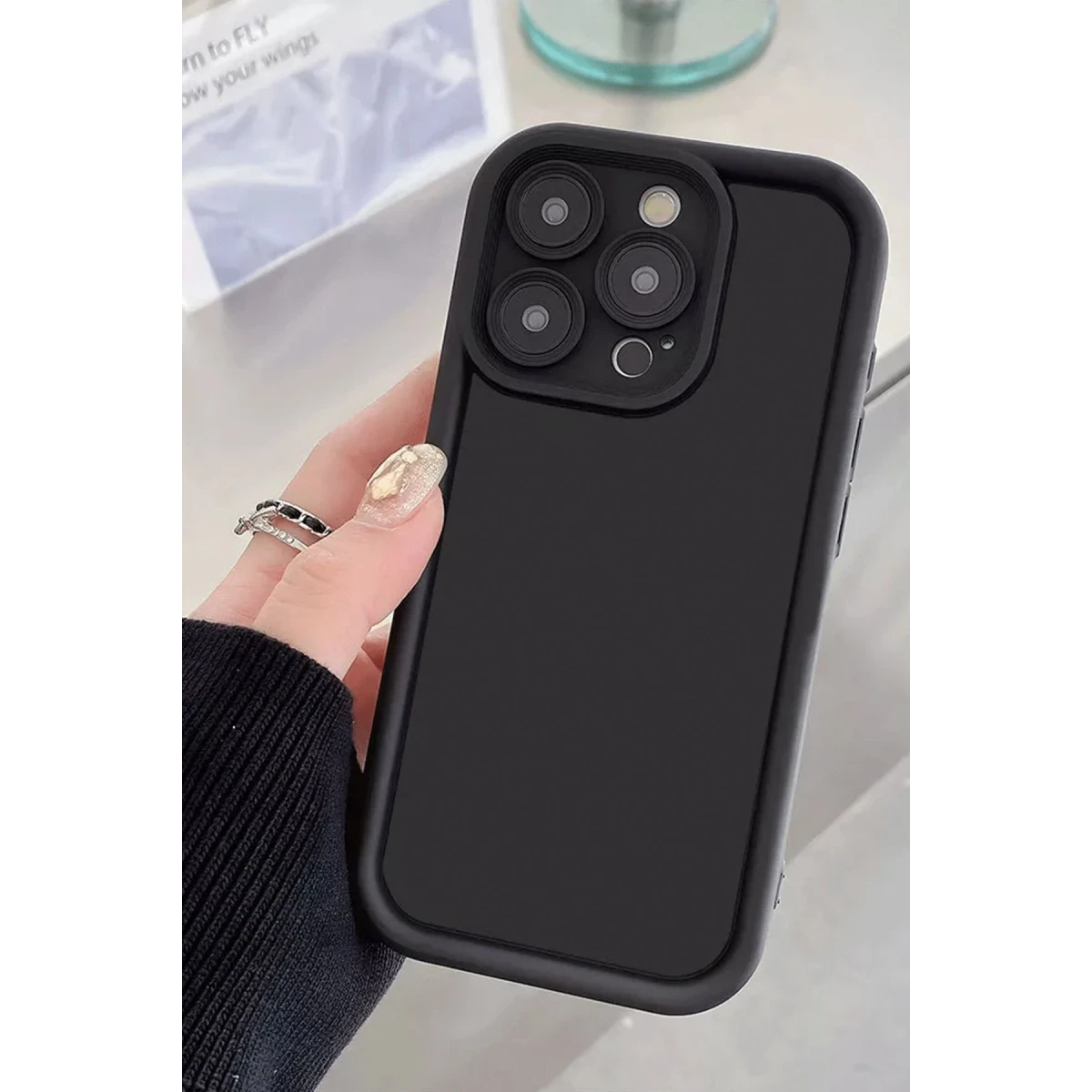 Apple iPhone 16 Pro Kılıf Viera Silikon - Siyah