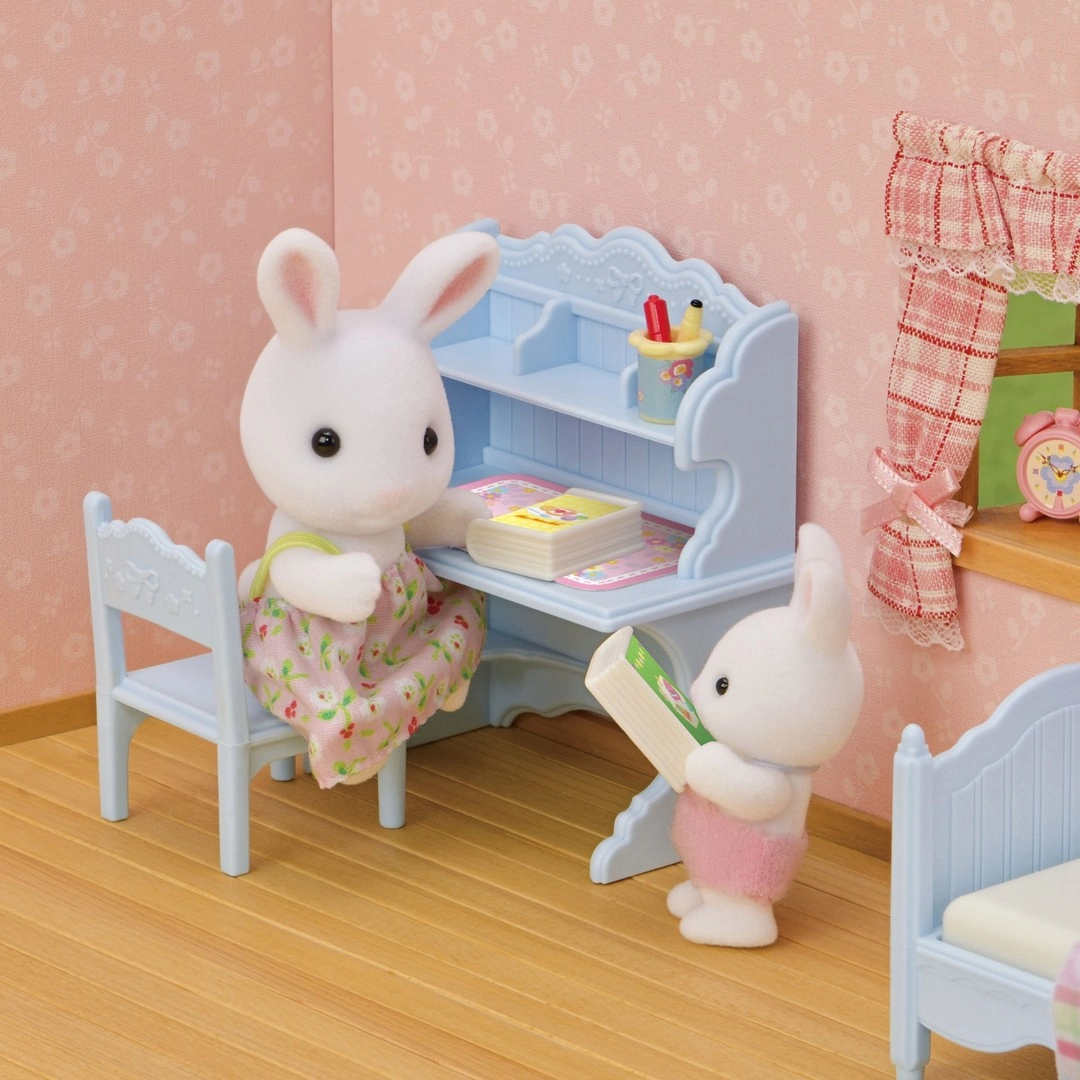 Sylvanian Families Kar Tavşanı Kız ve Çalışma Masası