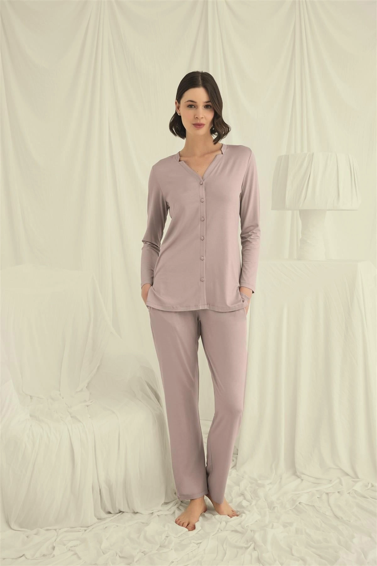 Uzun Kollu Boydan Düğmeli V Yaka Pijama Takımı - KLBN29248