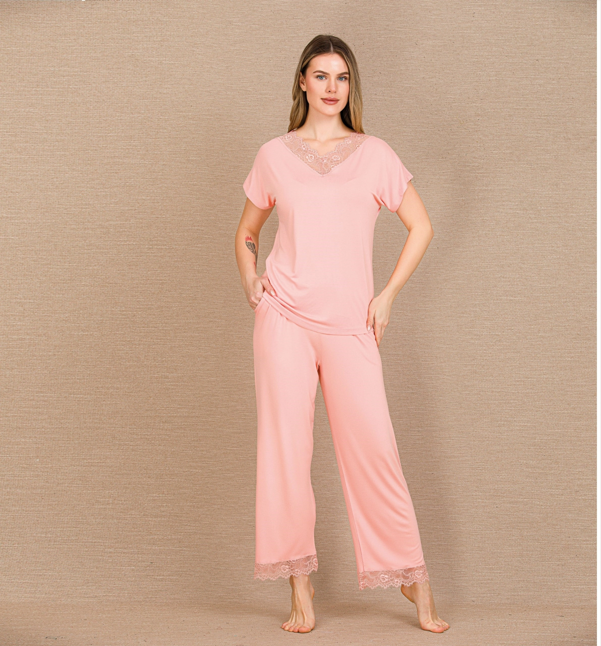 Viskon Şık Tasarım İşlemeli Dantelli Açık Kısa Kol Pijama Takımı - Pembe - KLBN31260