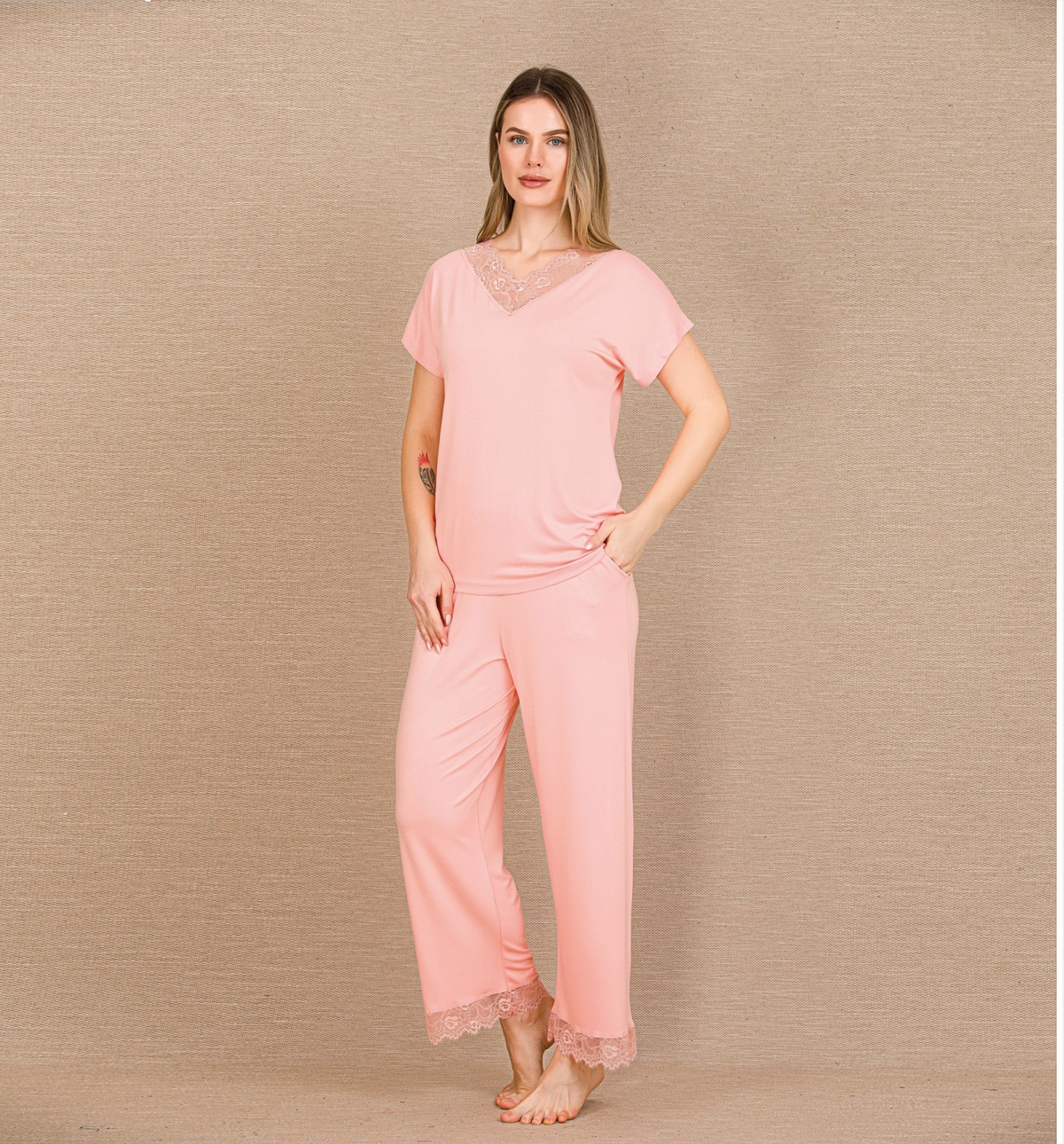 Viskon Şık Tasarım İşlemeli Dantelli Açık Kısa Kol Pijama Takımı - Pembe - KLBN31260