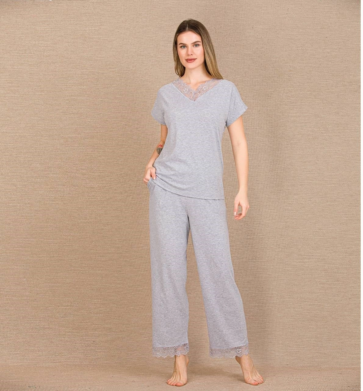 Viskon Şık Tasarım İşlemeli Dantelli Kısa Kol Pijama Takımı - Gri - KLBN31256