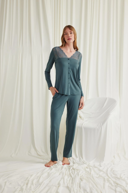 Yakası Omzu ve Paçası Dantelli Boydan Düğmeli Pijama Takımı - KLBN29086